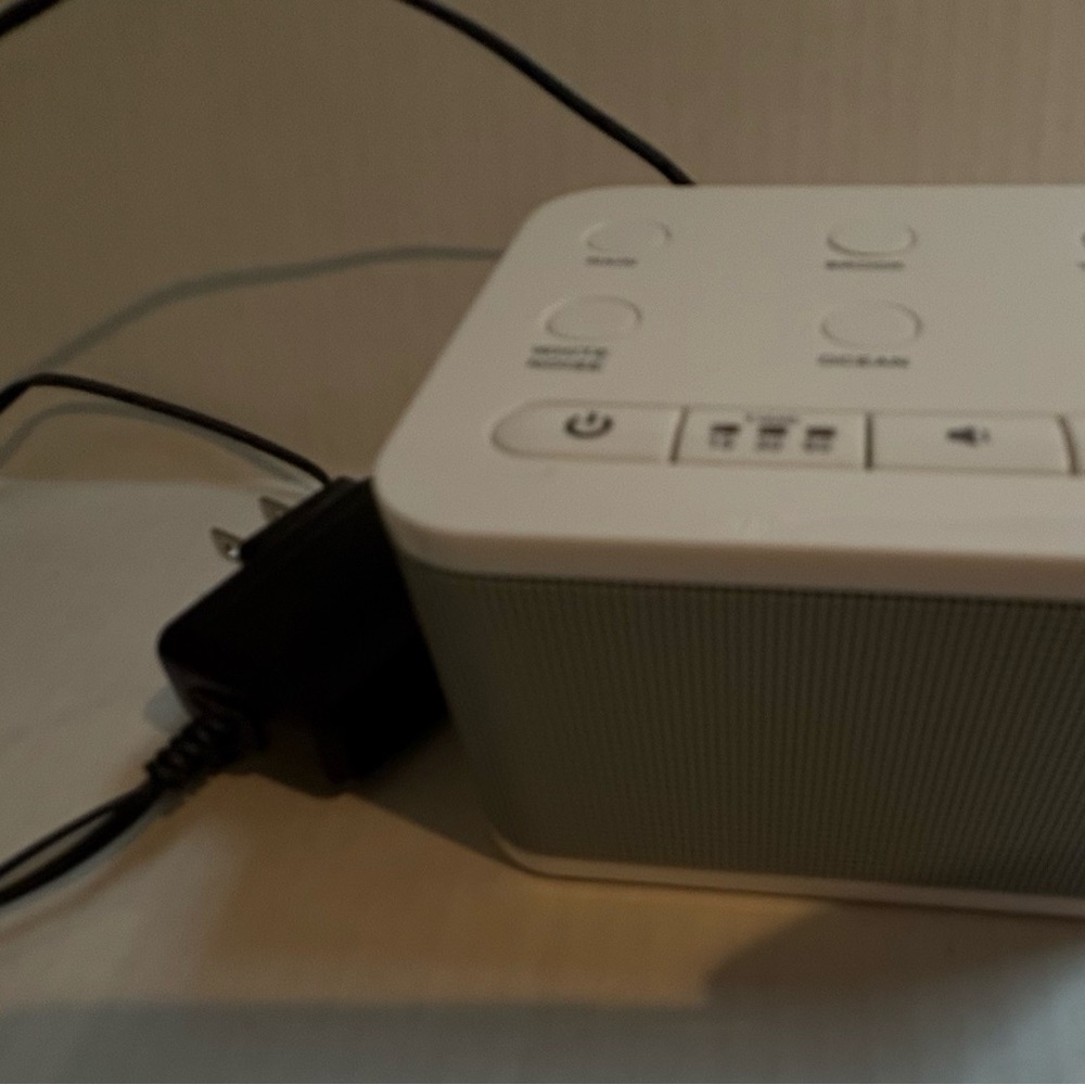 White Noise Machine with Multiple Sound Options Battery and Plug in - Picture 3 of 10